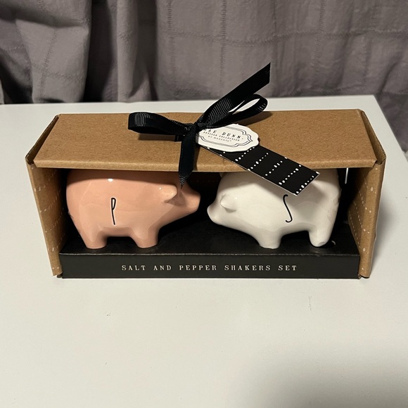 New Rae Dunn salt & pepper shakers - Picture 2 of 7
